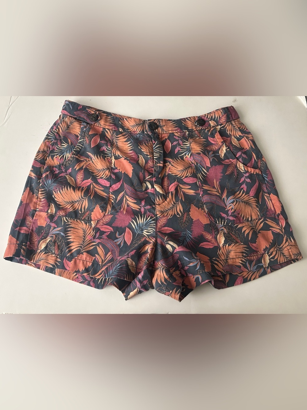 Women’s Shorts Foliage Print Size 12